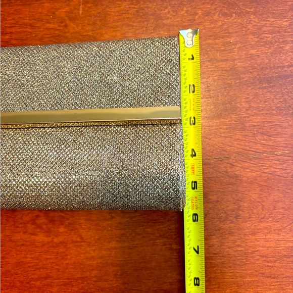 Bare Minerals gold lamé clutch purse w magnet close - Picture 5 of 7